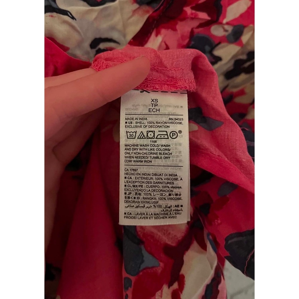 Old Navy Floral Blouse Womens XS Pink Excellent V-Neck Sleeveless Rayon Top - Picture 3 of 4
